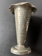 Vintage Tinnen Vaas met Gehamerd Design, Antiek en Kunst, Antiek | Tin, Ophalen of Verzenden