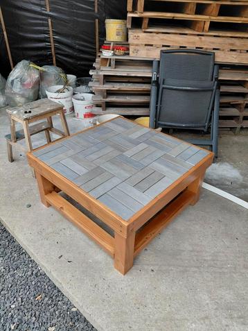 Douglas Salontafel / Tafel / Tuintafel / Salontafel / Buiten beschikbaar voor biedingen