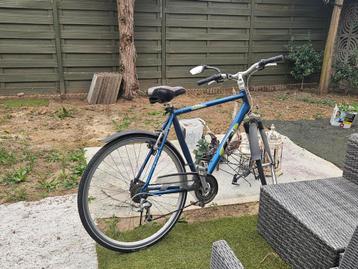 Sportieve fiets beschikbaar voor biedingen