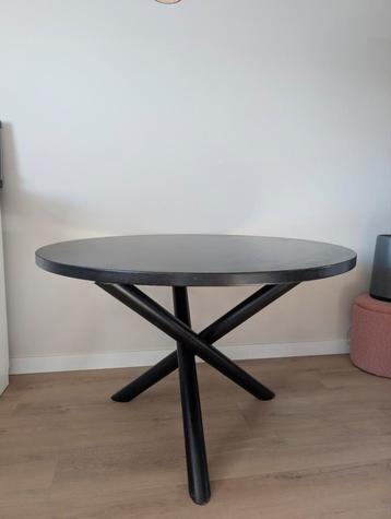Massief houten zwarte ronde eettafel 120cm  beschikbaar voor biedingen