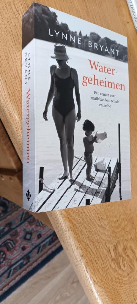 Bryant, Lynne - Watergeheimen (christelijk), Boeken, Romans, Gelezen, Nederland, Ophalen of Verzenden