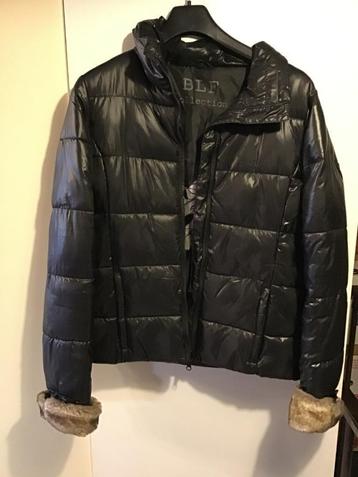 zwart winterjack beschikbaar voor biedingen