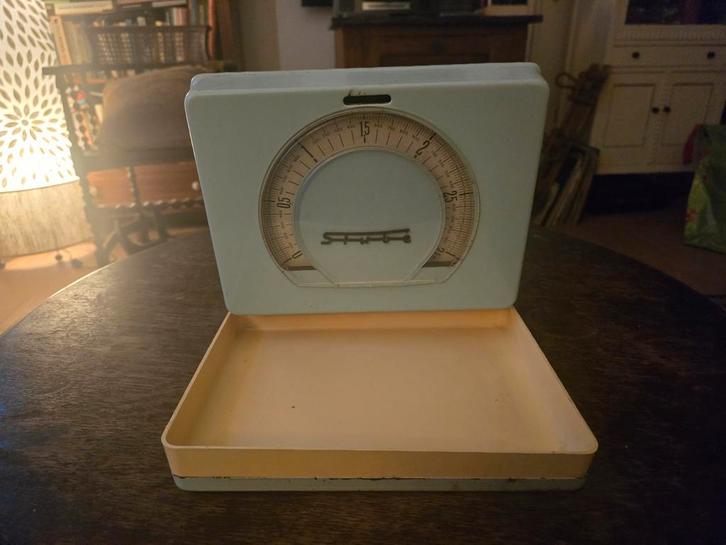 Weegschaal uit de 50-er jaren - STUBE made in HOLLAND., Huis en Inrichting, Keuken | Keukenbenodigdheden, Zo goed als nieuw, Ophalen of Verzenden