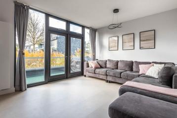 Grote grijze hoekbank met wasbare hoezen beschikbaar voor biedingen