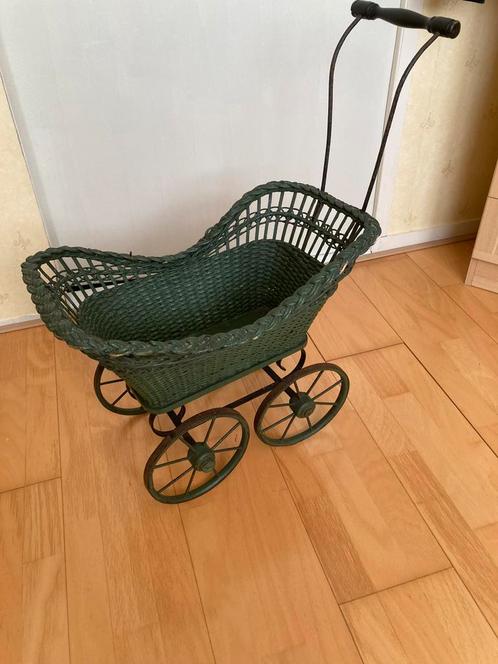Antieke poppenwagen 100 jaar oud, Antiek en Kunst, Antiek | Speelgoed, Ophalen of Verzenden