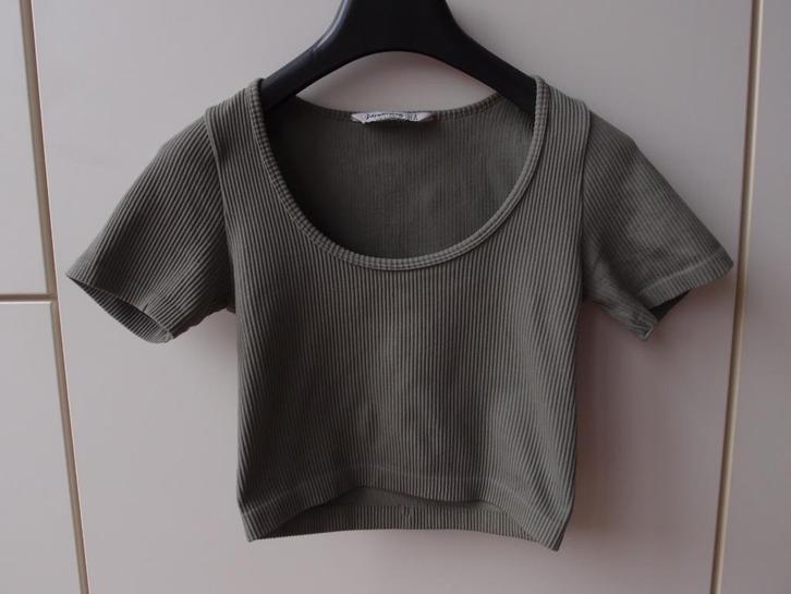 Erg mooie Stradivarius meisjes dames crop top hemdje shirt S, Kleding | Dames, Tops, Zo goed als nieuw, Maat 36 (S), Groen, Korte mouw