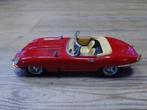 Bburago modelauto Jaguar E-Type Cabriolet (1961) 1:18 rood, Hobby en Vrije tijd, Modelauto's | 1:18, Ophalen of Verzenden, Zo goed als nieuw