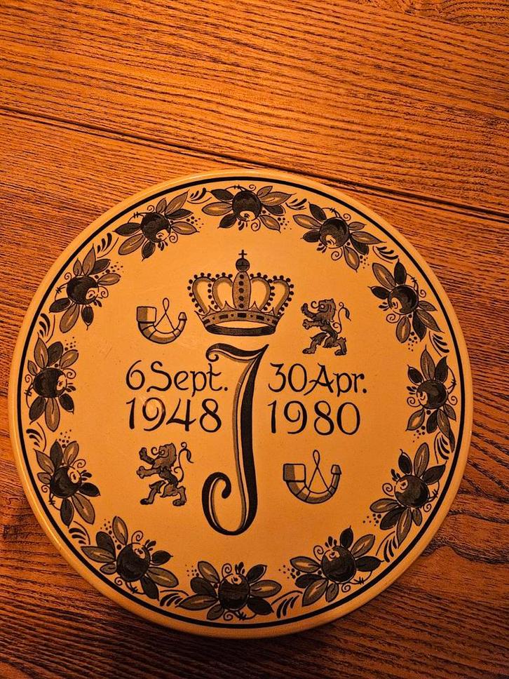 Delfsblauw herdenkingsbord Koningin Juliana, Verzamelen, Koninklijk Huis en Royalty, Servies, Ophalen of Verzenden