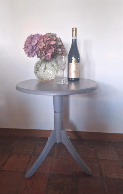 Landelijk bijzettafeltje, rond 50 cm doorsnede., Huis en Inrichting, Tafels | Sidetables, Gebruikt, 25 tot 50 cm, Rond, Ophalen