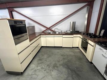 Mooie U keuken met quooker  beschikbaar voor biedingen