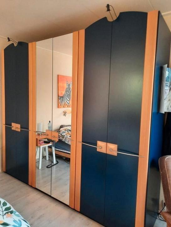 Mooie kledingkast slaapkamer kast, linnenkast vouwdeur kast, Huis en Inrichting, Kasten | Roldeurkasten en Archiefkasten, Gebruikt