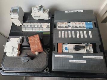 Groepenkast met stoppen beschikbaar voor biedingen