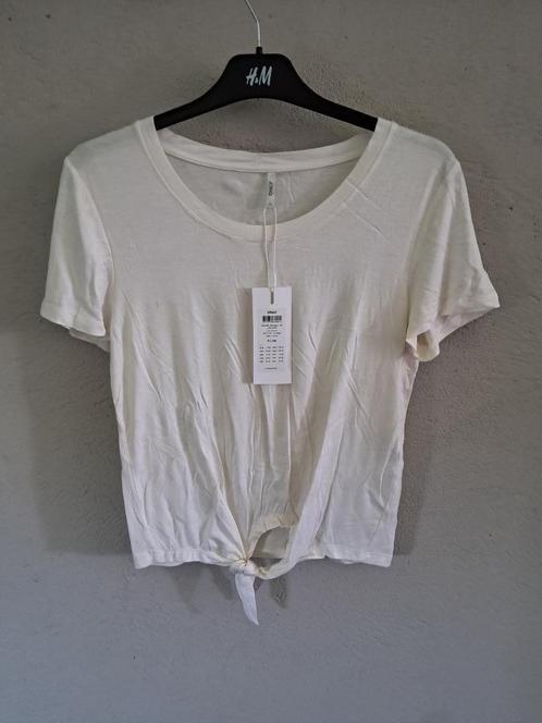 Nieuwe witte only shirt met "knoopje" voo raan de boord, Kleding | Dames, T-shirts, Nieuw, Maat 34 (XS) of kleiner, Wit, Korte mouw