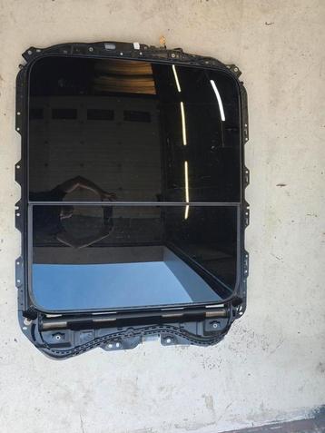 Panoramadak VW T-roc bj 2017-heden (Met lichte brandschade!) beschikbaar voor biedingen