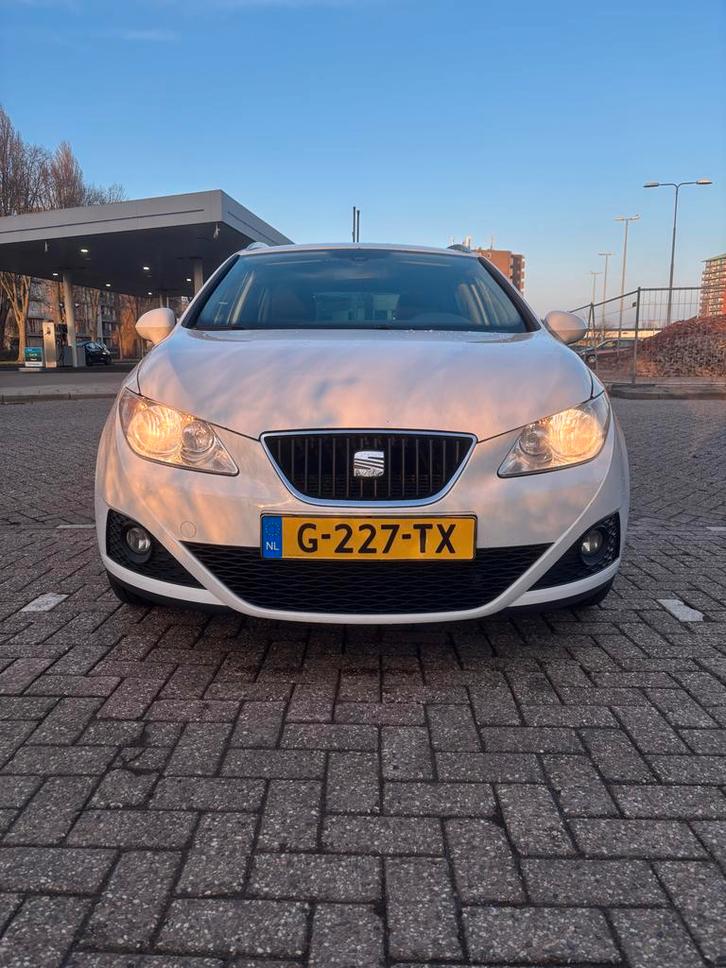 Seat Ibiza 1.2 51KW ST 2011 Wit, Auto's, Seat, Particulier, Ibiza, Airbags, Airconditioning, Cruise Control, Elektrische buitenspiegels