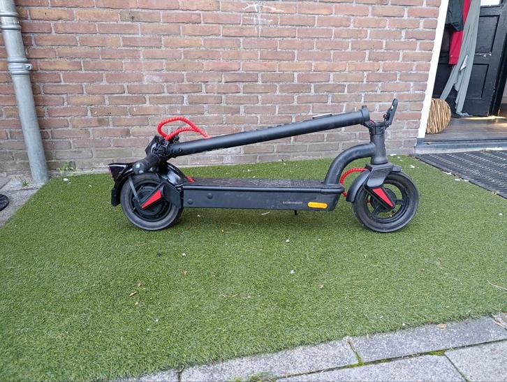 E step sharp core s4. 17 km op teller e scooter, Fietsen en Brommers, Steps, Zo goed als nieuw, Elektrische step (E-scooter), Ophalen