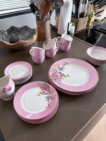 Servies Fleurique - Bijzonder servies beschikbaar voor biedingen