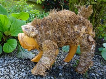Varken hout sculptuur beschikbaar voor biedingen