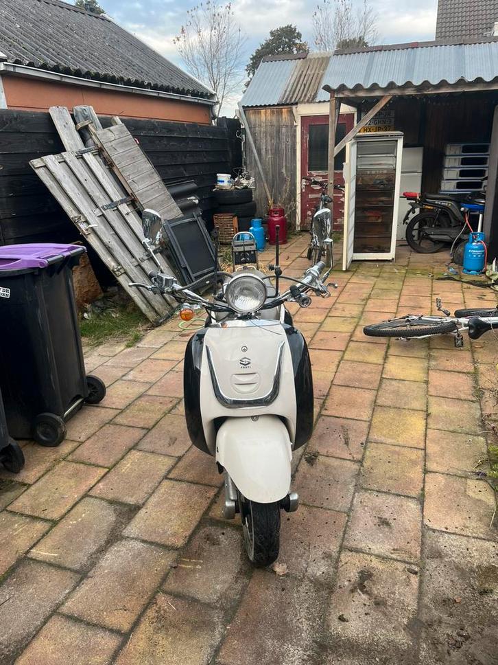 Frosti retro, Fietsen en Brommers, Snorfietsen en Snorscooters, Zo goed als nieuw, Overige merken, Benzine, Ophalen of Verzenden