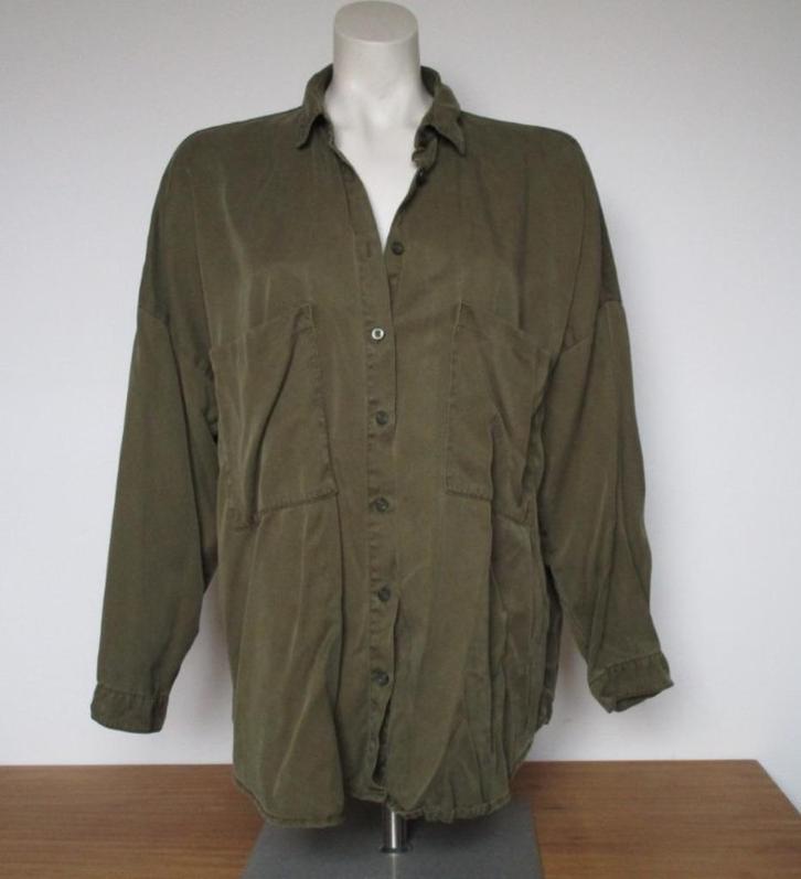 Nr.151: Mooie Lange Blouse Maat 42 L - XL Legergroen van, Kleding | Dames, Blouses en Tunieken, Zo goed als nieuw, Maat 42/44 (L)