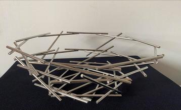 Metalen decoratieve schaal. Breedte 29 cm/Hoogte 10 cm. beschikbaar voor biedingen