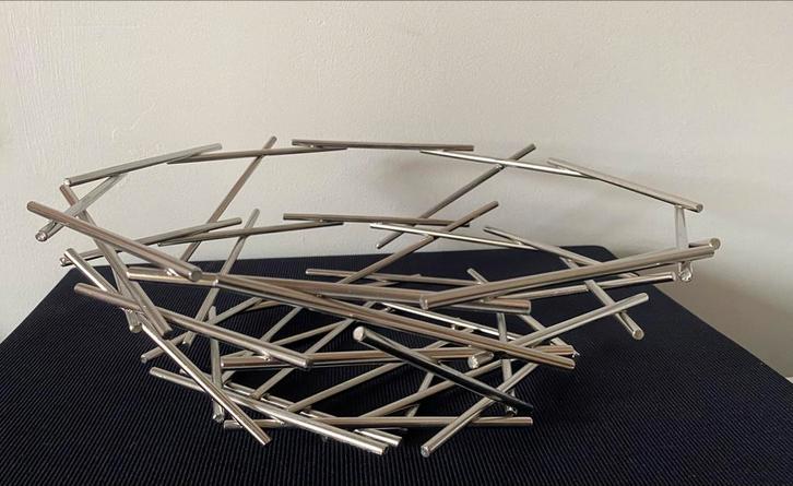 Metalen decoratieve schaal. Breedte 29 cm/Hoogte 10 cm., Antiek en Kunst, Kunst | Designobjecten, Ophalen of Verzenden
