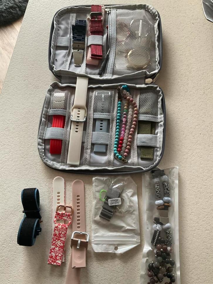 Galaxy Watch Active2 + Extra Bandjes, Sieraden, Tassen en Uiterlijk, Armbanden, Gebruikt, Kunststof of Plastic, Zwart, Met bedels of kralen