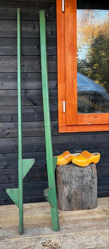 Nostalgische groene stelten beschikbaar voor biedingen