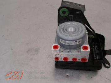 ABS Pomp van een Volkswagen Caddy beschikbaar voor biedingen