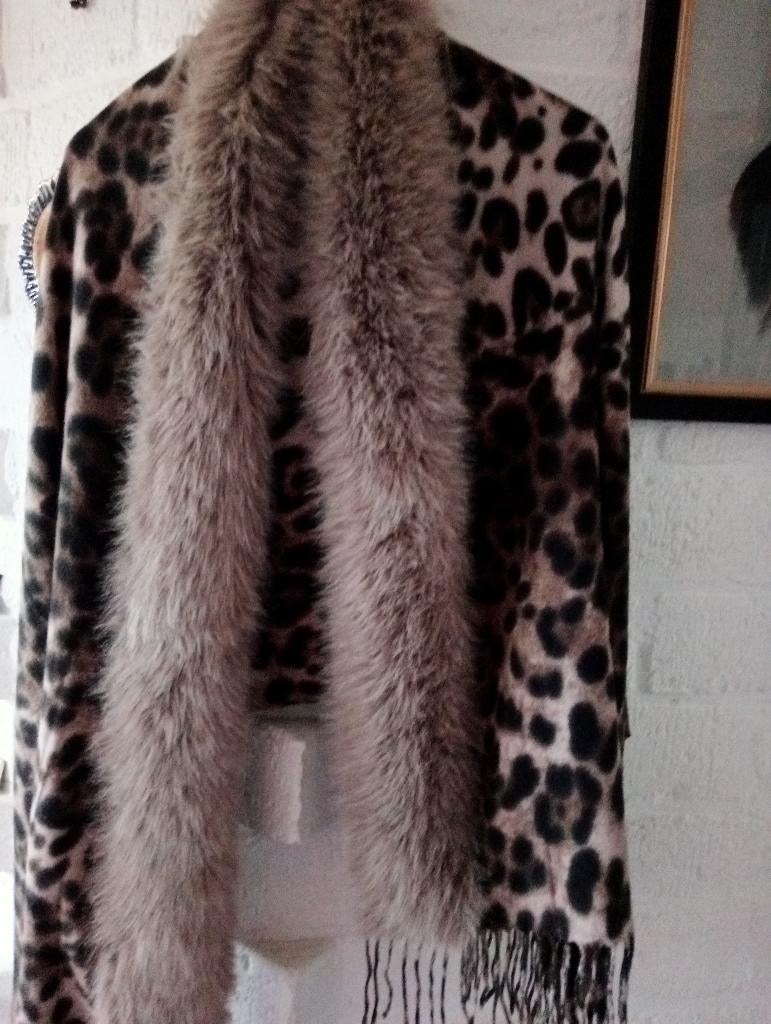 Superleuke Sjaal/Stola heerlijk warm zachte stof, Ophalen, Zo goed als nieuw, Maat 46/48 (XL) of groter, Bruin
