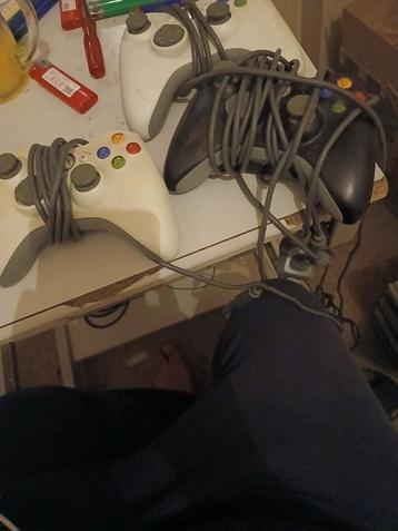3x joycesticks van xbox 360. beschikbaar voor biedingen