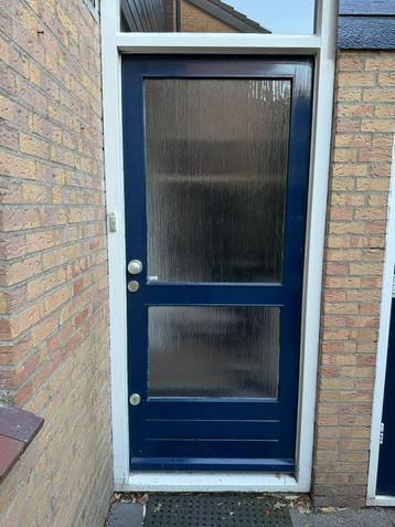 Hardhouten voordeur met glas beschikbaar voor biedingen
