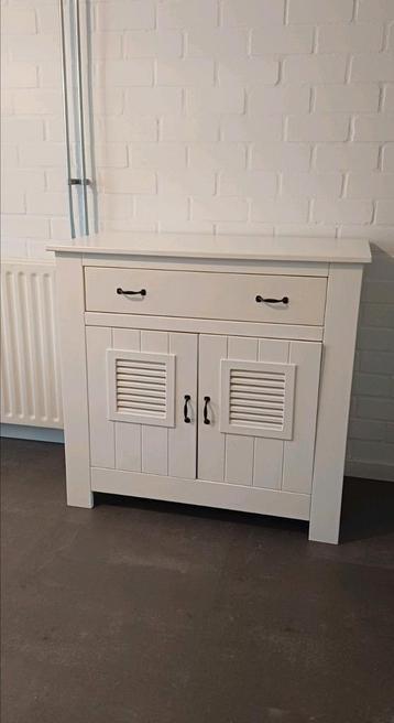 Commode kast beschikbaar voor biedingen