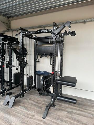 Heavy duty power rack met cable station, verstelbare armen, beschikbaar voor biedingen