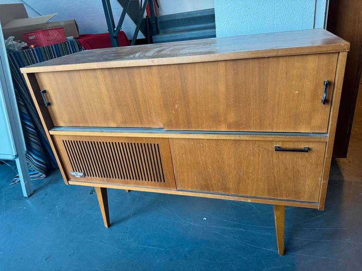 Vintage radio / platenspeler dressoir (opknapper), Huis en Inrichting, Kasten | Dressoirs, Zo goed als nieuw, 25 tot 50 cm, Ophalen