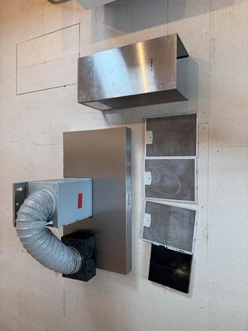 Afzuigkap met recirculatiefilter beschikbaar voor biedingen