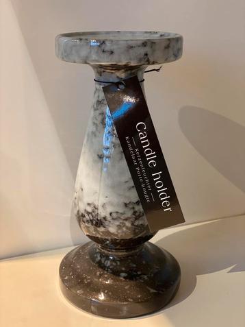 Nieuwe donkergrijze kaarshouder beschikbaar voor biedingen