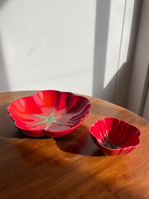 Bordallo Pinheiro Tomaat, 1x groot, Huis en Inrichting, Keuken | Servies, Zo goed als nieuw, Schaal of Schalen, Overige stijlen
