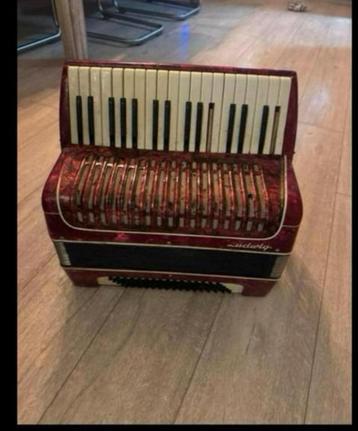 Accordeon ludwig beschikbaar voor biedingen
