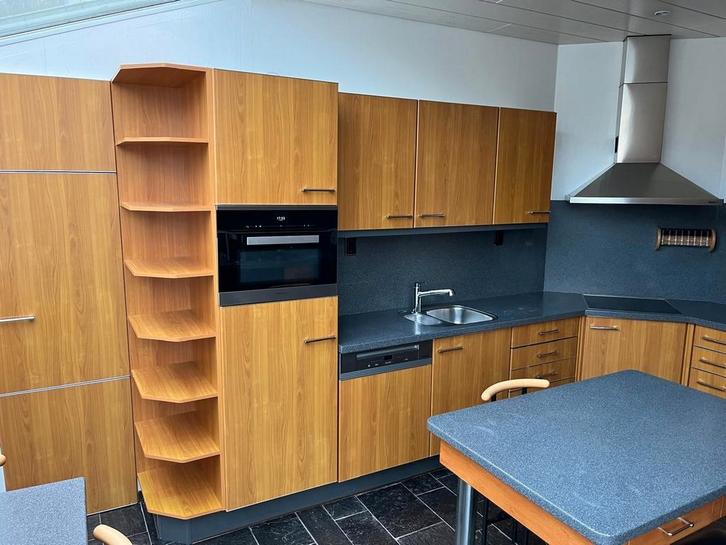 Keuken met Miele inbouwapparatuur en eettafel/stoelen, Huis en Inrichting, Keuken | Complete keukens, Gebruikt, U-keuken, Bruin