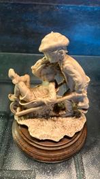 Antiek beeldje, kindjes met kruiwagen., Ophalen of Verzenden