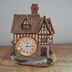Miniatuur klok. Miniatuur huisje. Engelse cottage, Verzamelen, Beelden en Beeldjes, Ophalen of Verzenden, Zo goed als nieuw, Fantasy