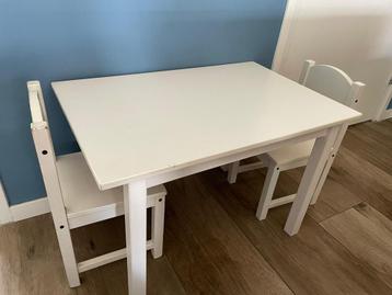 Ikea Sundvik tafeltje met twee stoeltjes beschikbaar voor biedingen