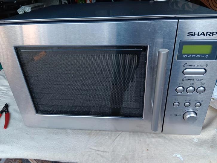 Sharp Combi Magnetron - RVS, Witgoed en Apparatuur, Magnetrons, Gebruikt, Vrijstaand, Combimagnetron, 45 tot 60 cm, Grill, Draaiplateau