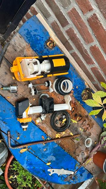 Binnenwerk toilet beschikbaar voor biedingen