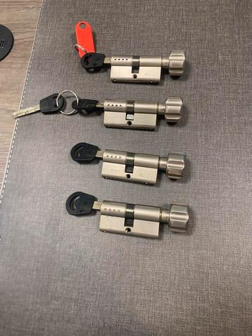 4 knopsloten beschikbaar voor biedingen
