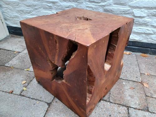 Design massieve houten bijzettafel, Huis en Inrichting, Tafels | Bijzettafels, Zo goed als nieuw, Vierkant, Minder dan 45 cm, Minder dan 55 cm