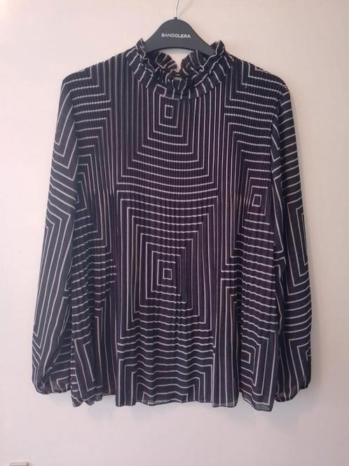 Uniek print super mooi plisse blouse, M Italy, Kleding | Dames, Blouses en Tunieken, Zo goed als nieuw, Maat 38/40 (M), Zwart