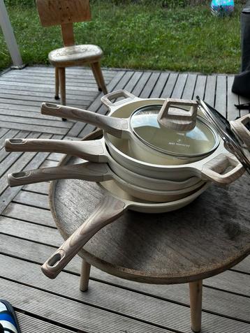 Tefal Pannen en Potten Set – 5 Stuks met Deksel, Goede Staat beschikbaar voor biedingen