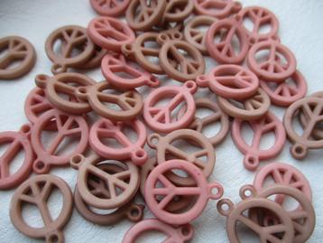 1054/ partij vintage peace bedels beschikbaar voor biedingen